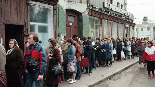 Moscú, 1983. Cola para comprar pan.